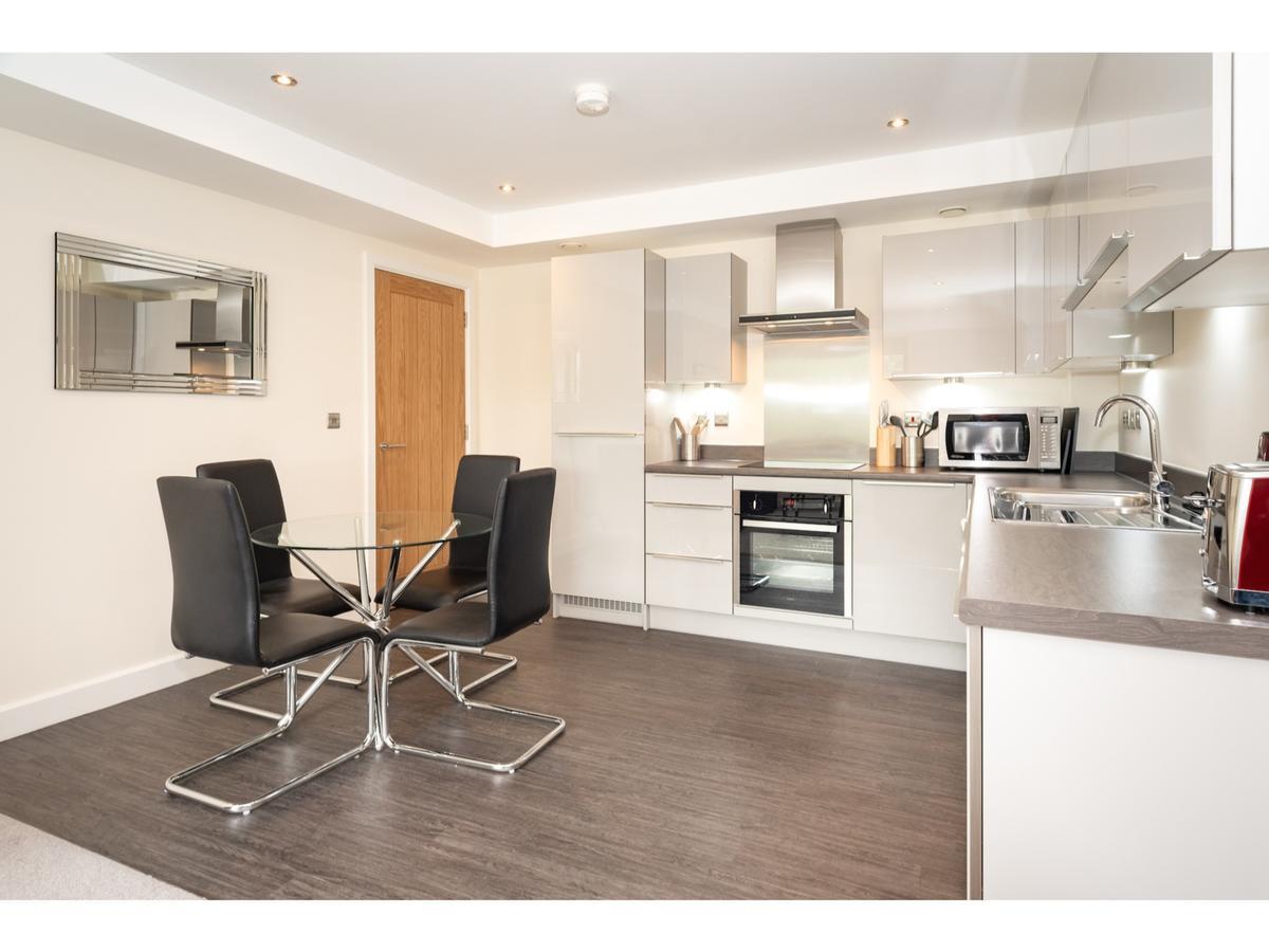 Stylish Flat Near The Centre - Pass The Keys Apartment