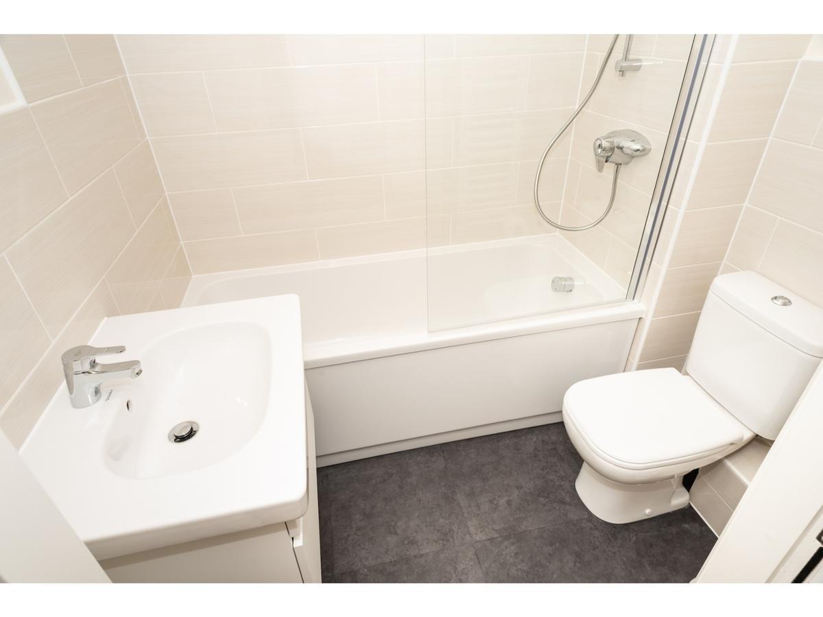 Stylish Flat Near The Centre - Pass The Keys Apartment