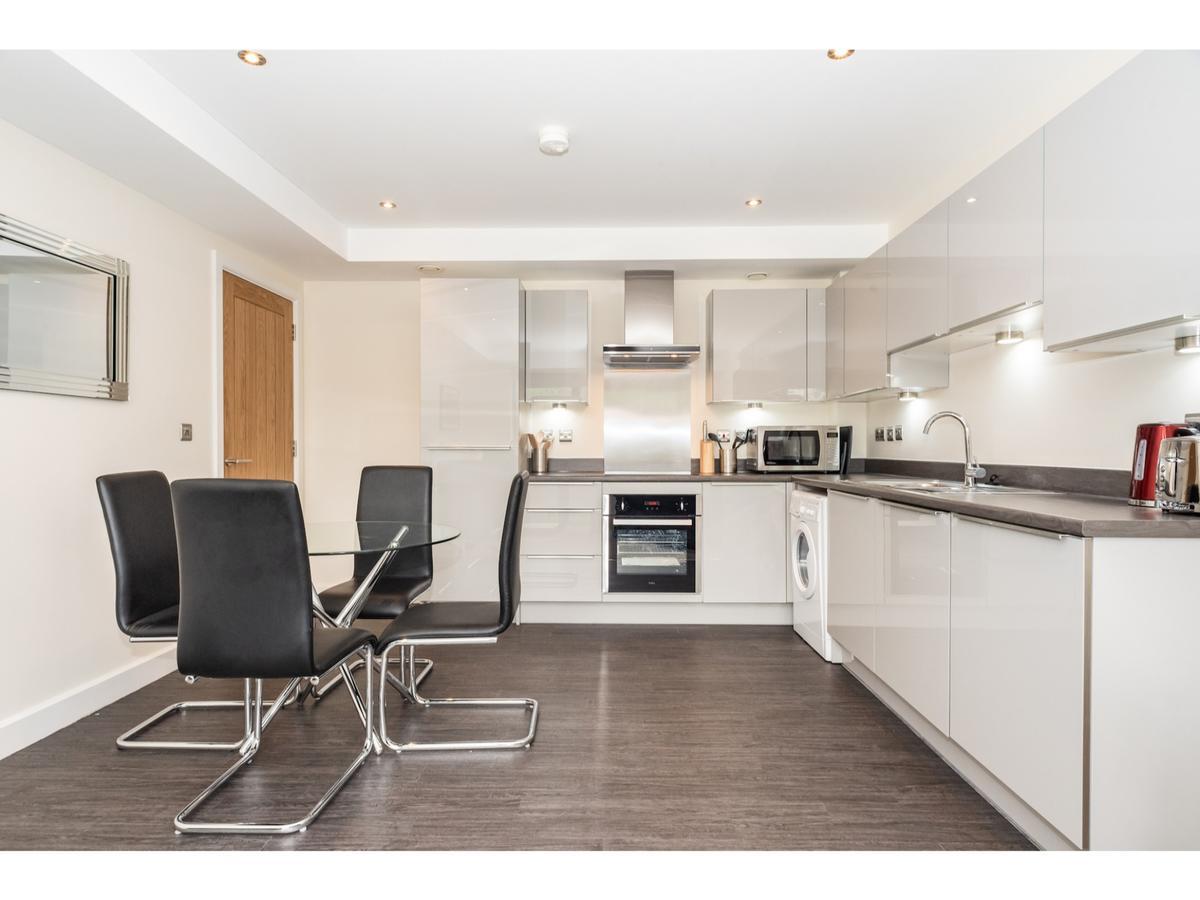 Stylish Flat Near The Centre - Pass The Keys *